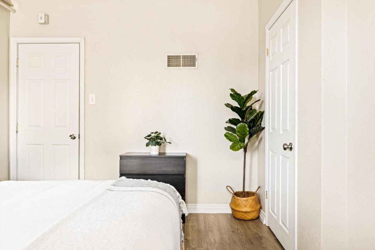 Stylish City Retreat - King Beds - Walk To Sloans Lake DEN Exterior photo
